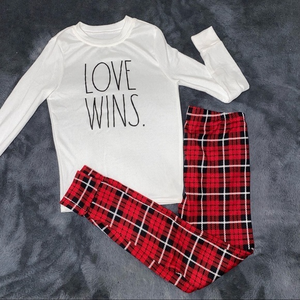 Rae Dunn kids Christmas pajamas size L red‎ plaid
